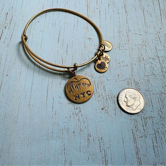 Alex And Ani New York City NYC Goldtone Bracelet - Picture 1 of 2